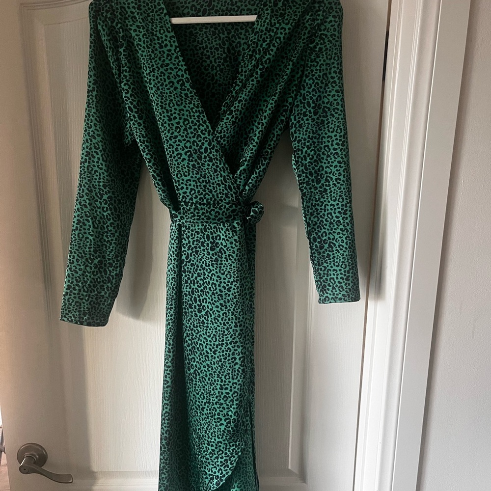 Elegant Green Leopard Print Midi Dress